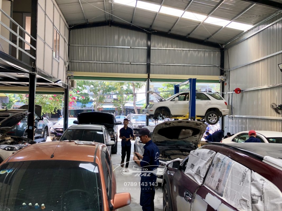 Tiếp nhận và kiểm tra xe tại Garage